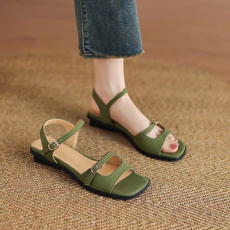 Sandals - Sandali piatti da donna con cinturino